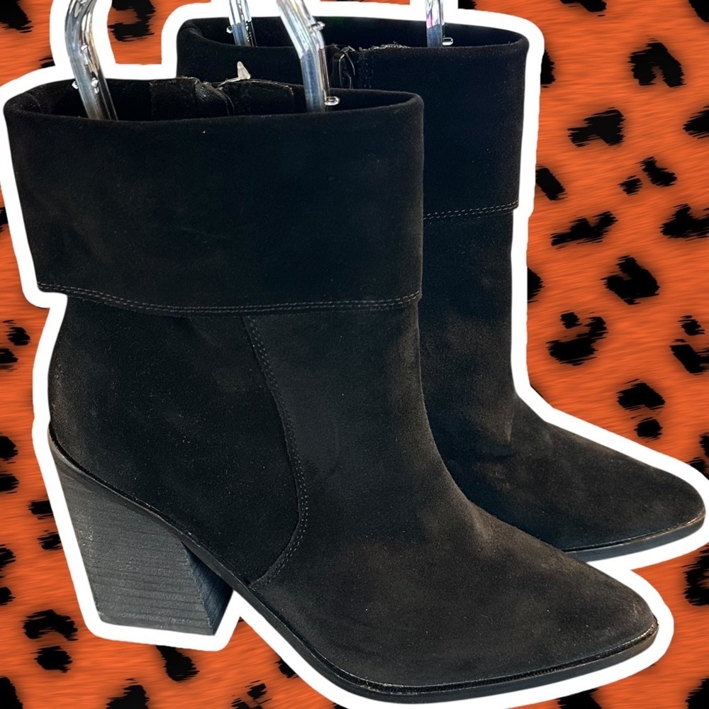 NWT Blondo ‘Sidnee’ Black Genuine Suede Block Heel Foldover Ankle Boots Size 5.5